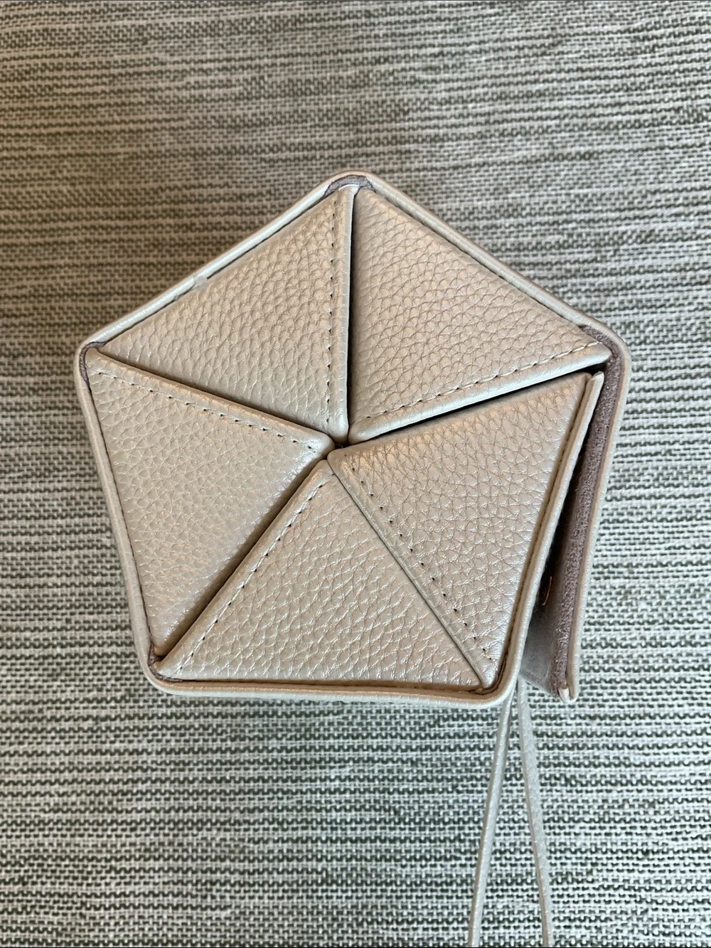 Hanging Eyewear and Jewelry Case with Mirror in Pearl White